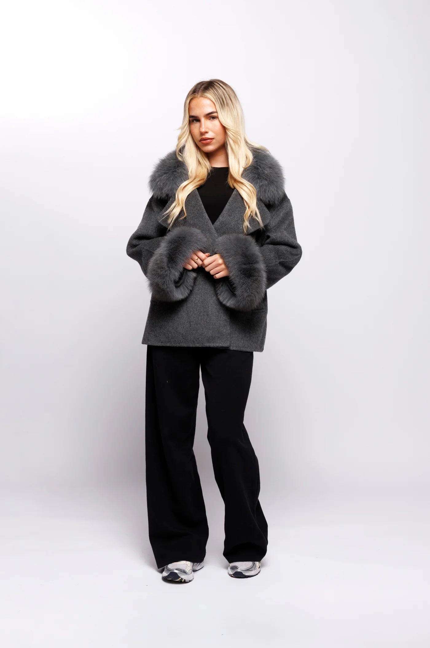 Manteau Croisé Gris avec Fourrure