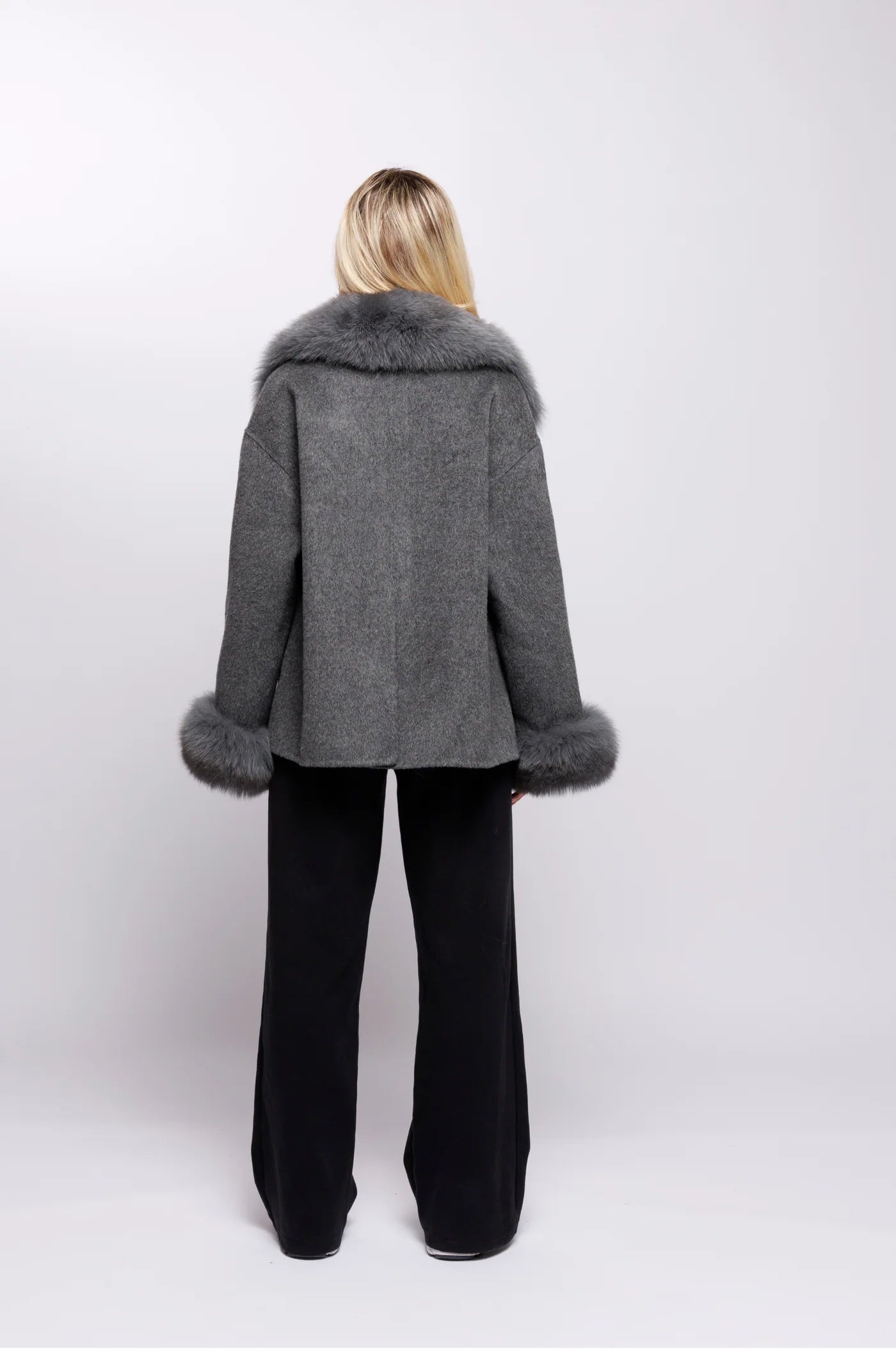 Manteau Croisé Gris avec Fourrure
