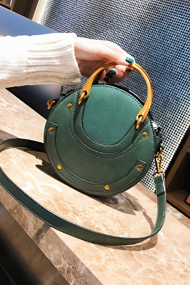 Sac rond camel à poignée dorée