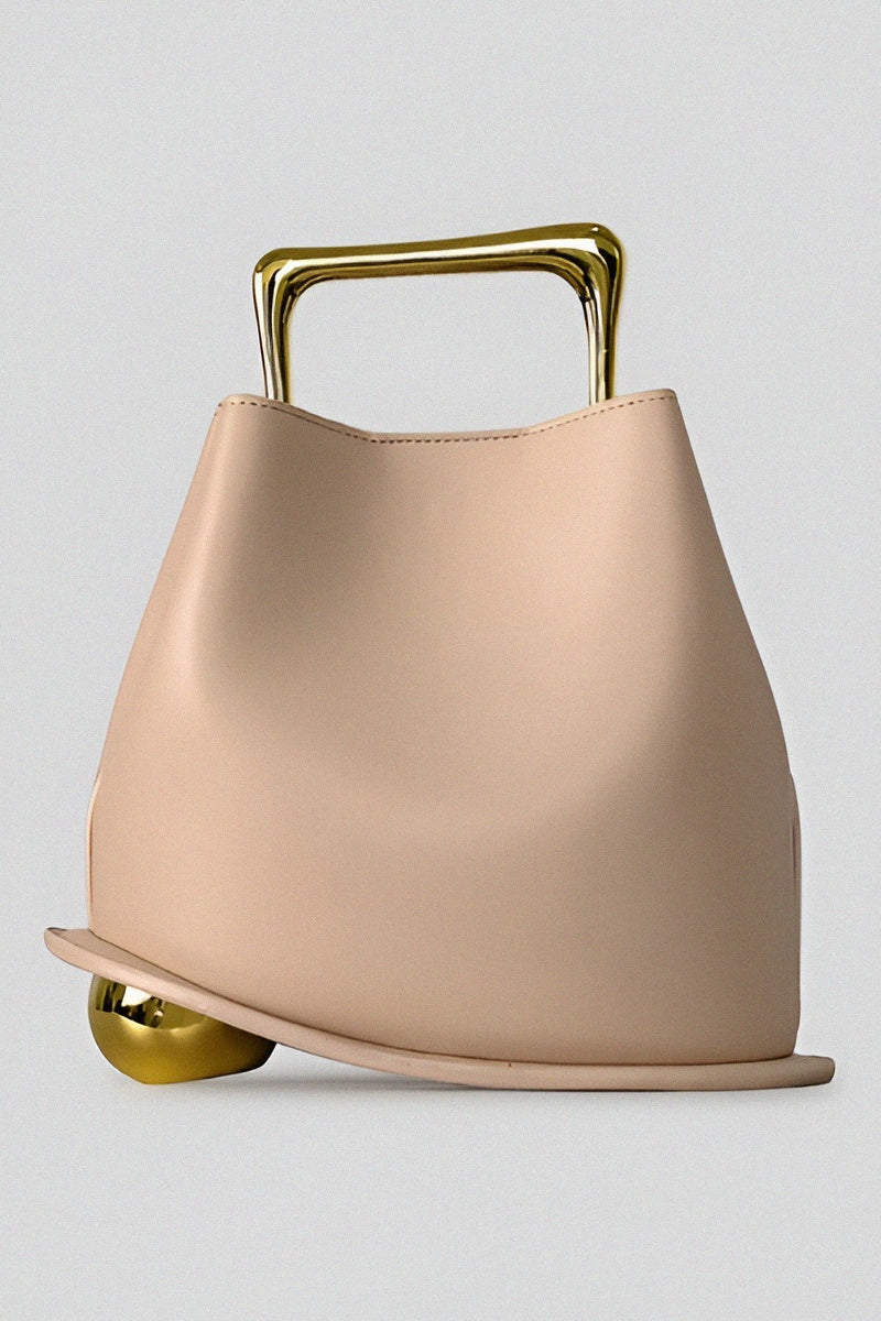 Sac à main noir design avec poignée dorée