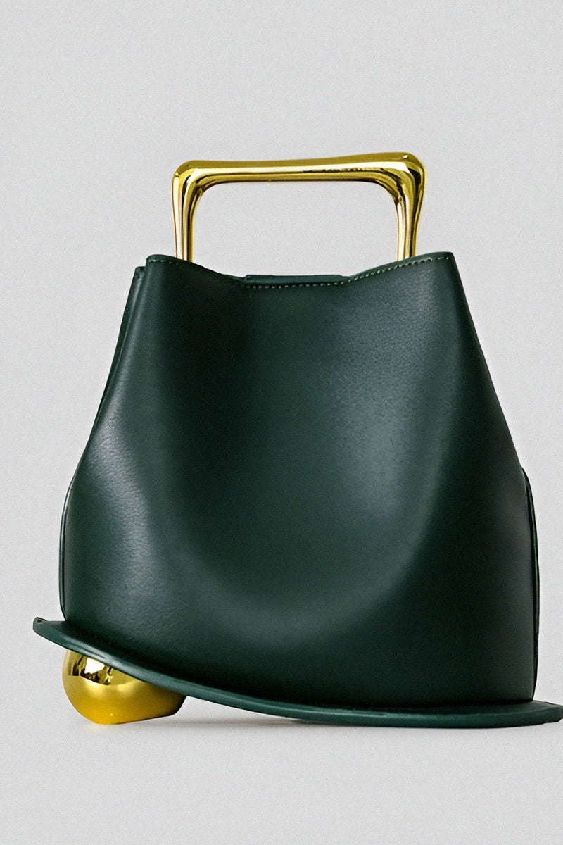 Sac à main noir design avec poignée dorée