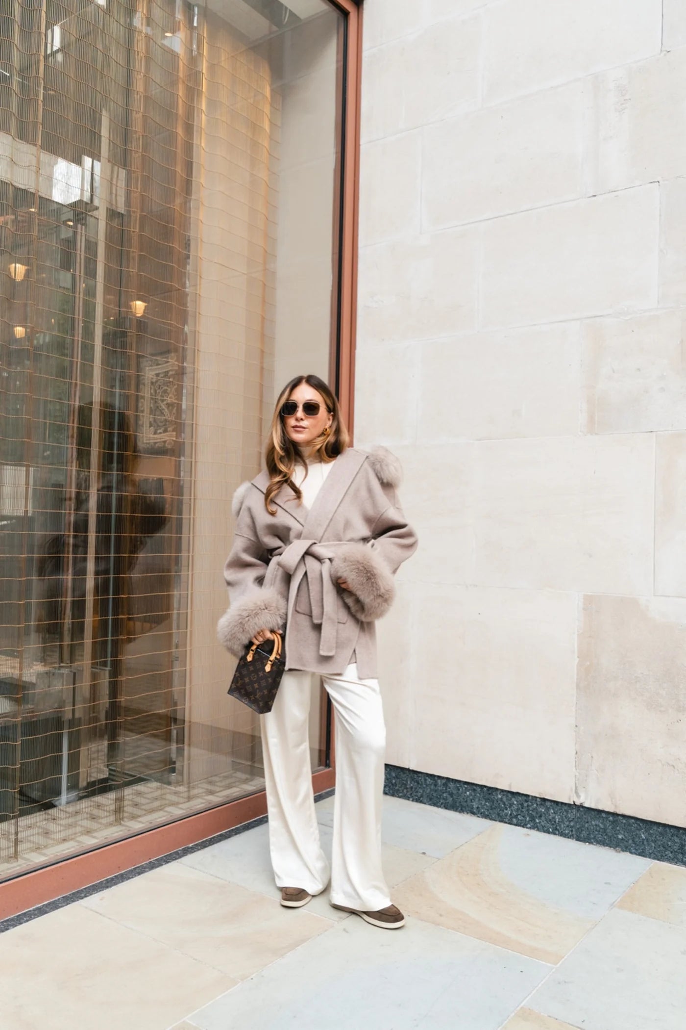 Manteau Beige à Capuche Fourrure