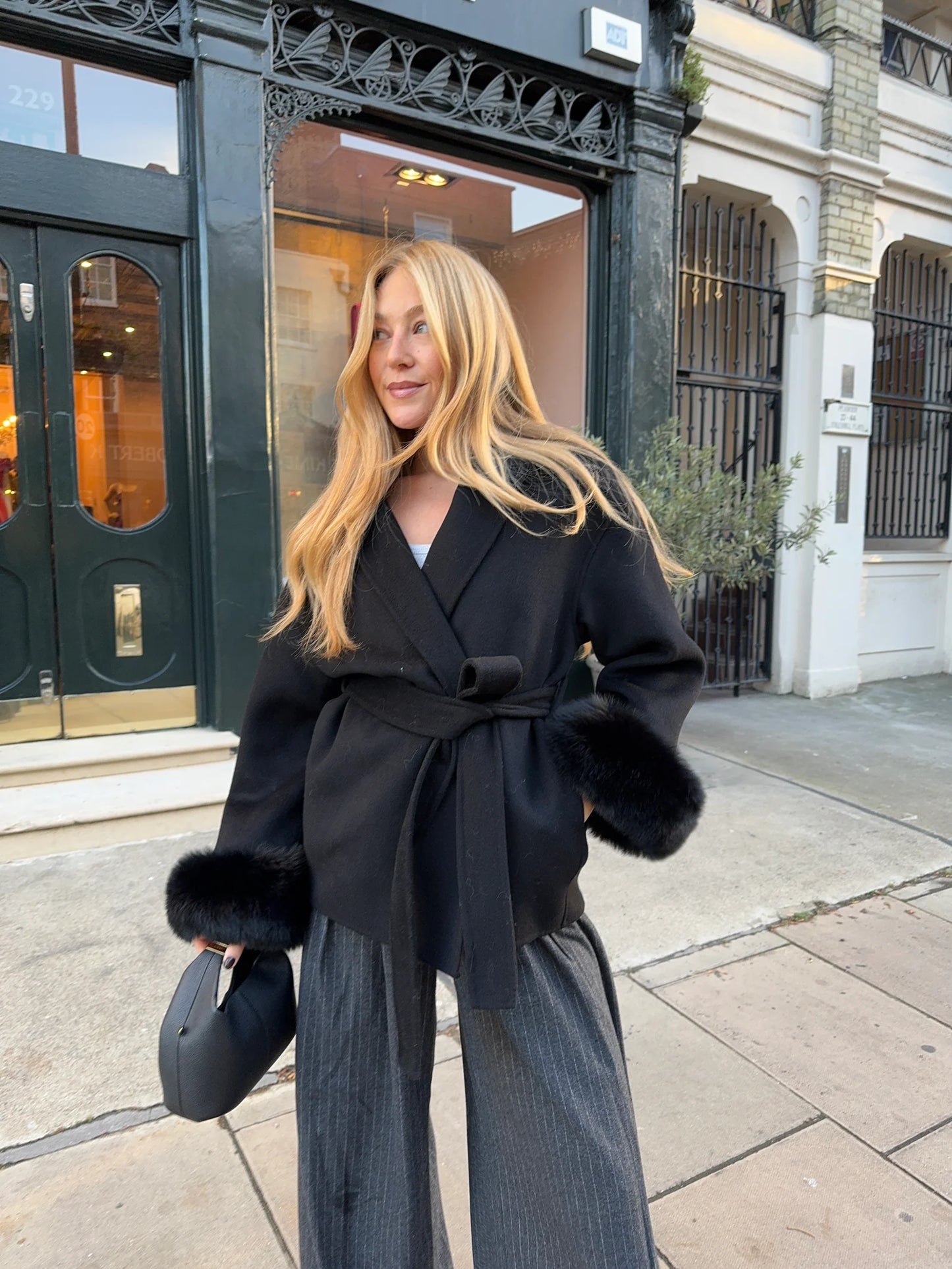 Manteau Noir Intemporel