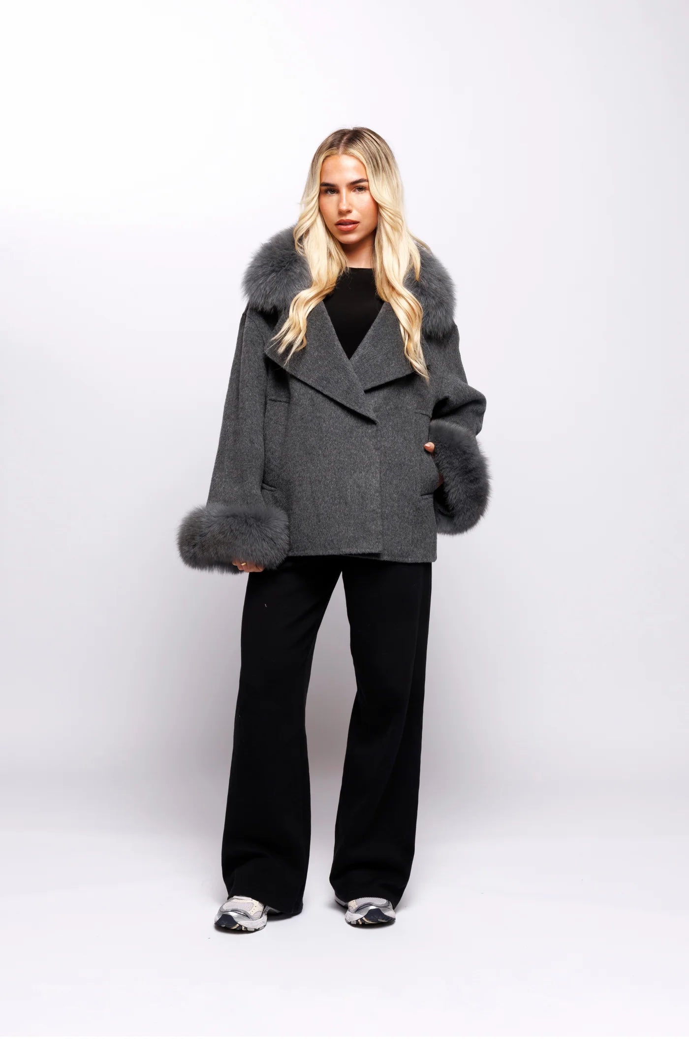 Manteau Croisé Gris avec Fourrure