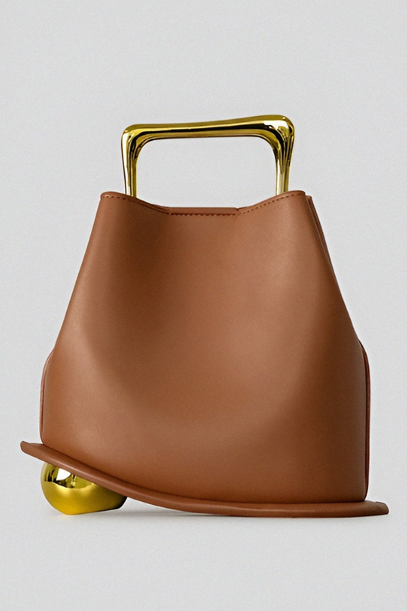 Sac à main noir design avec poignée dorée