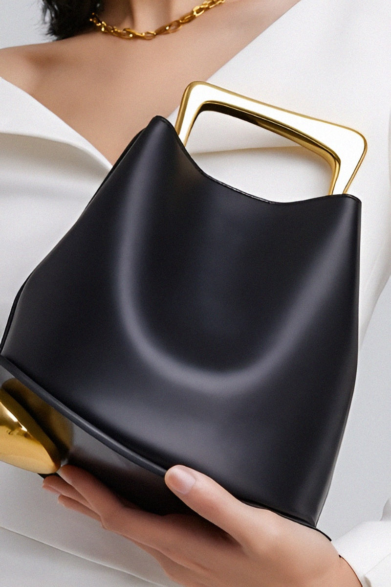 Sac à main noir design avec poignée dorée