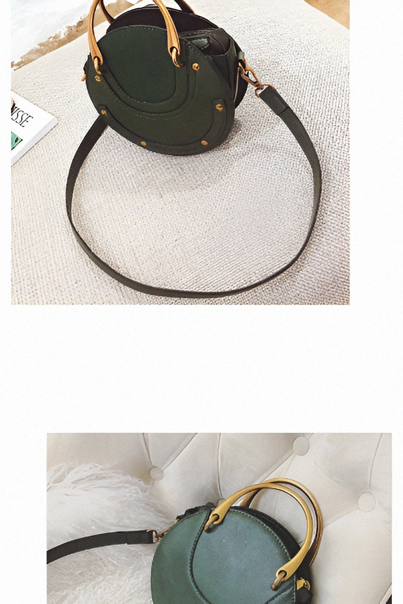 Sac rond camel à poignée dorée