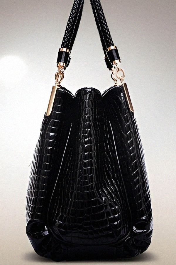 Sac à main noir effet croco élégant