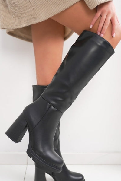 Bottes noires à talons carrés